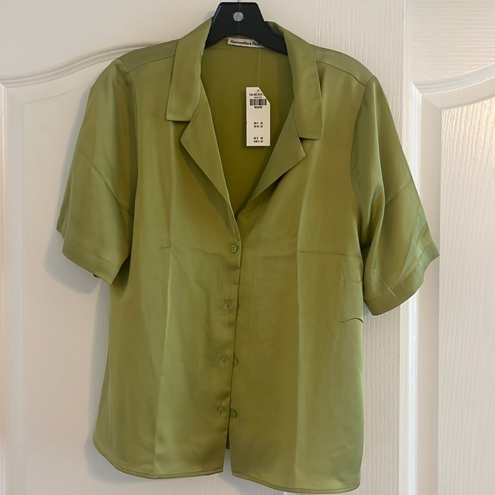 Abercrombie & Fitch Satin Top- Size M